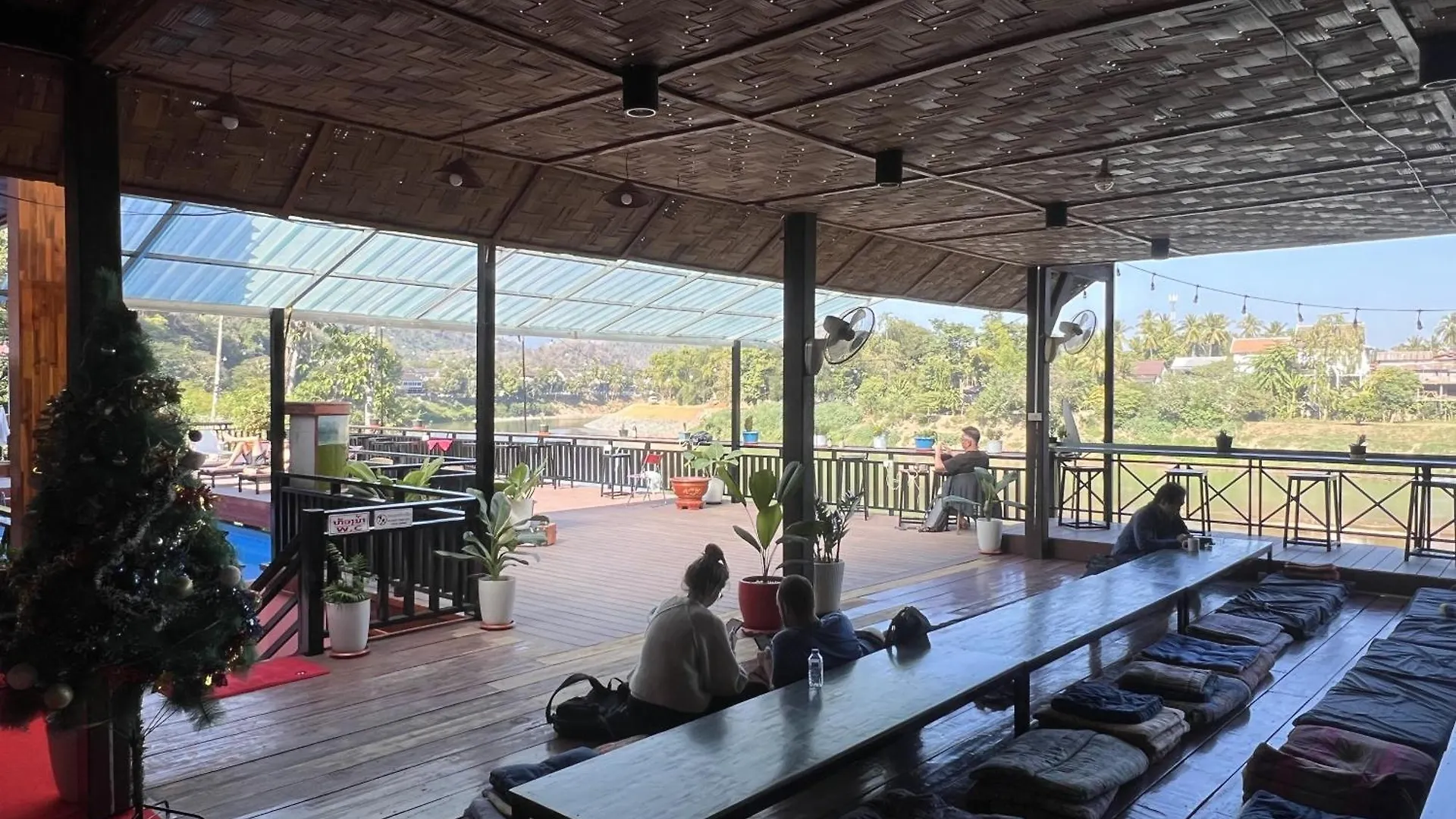 Hostel Funny Riverside Backpackers Luang Prabang