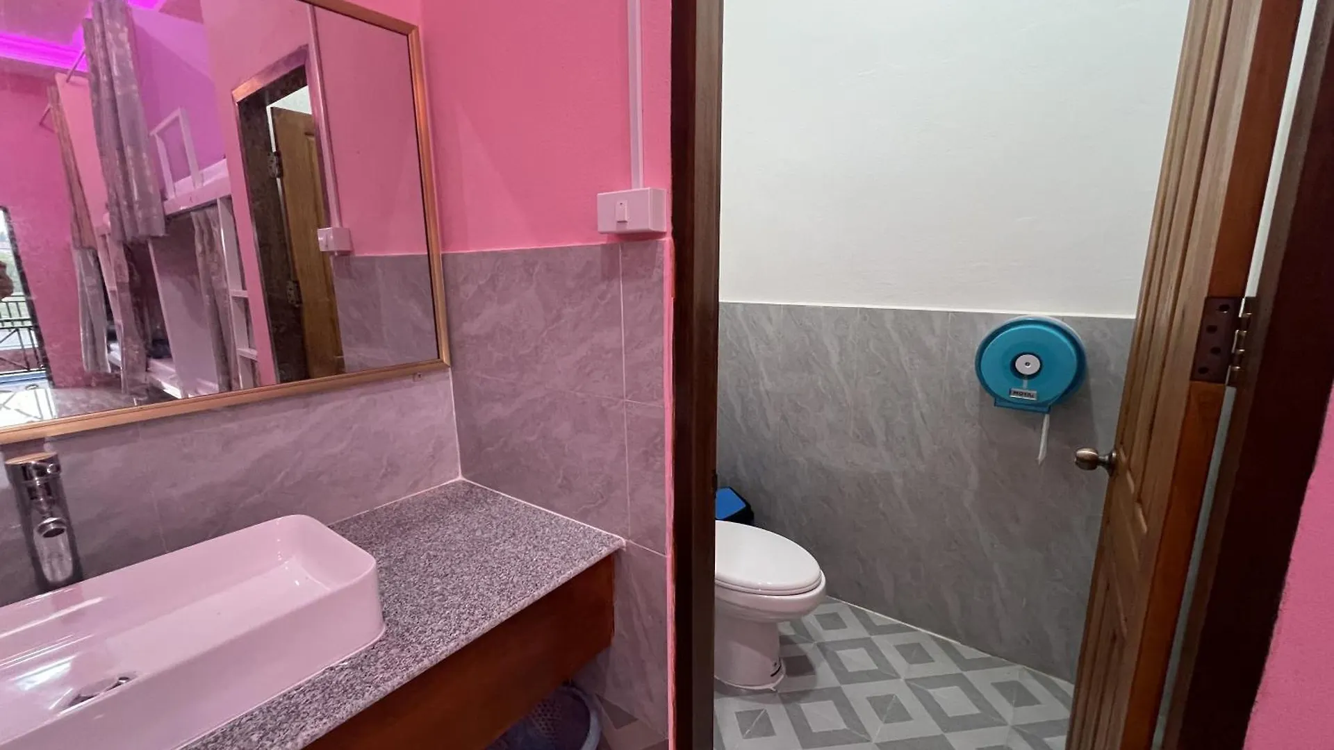 Hostel Funny Riverside Backpackers Luang Prabang